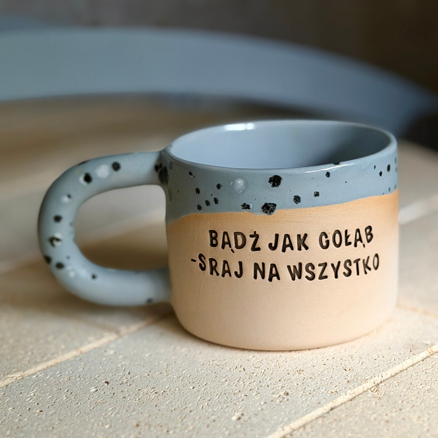 M - Kubek Brzydkie Słowa - Bądź jak gołąb sraj na wszystko