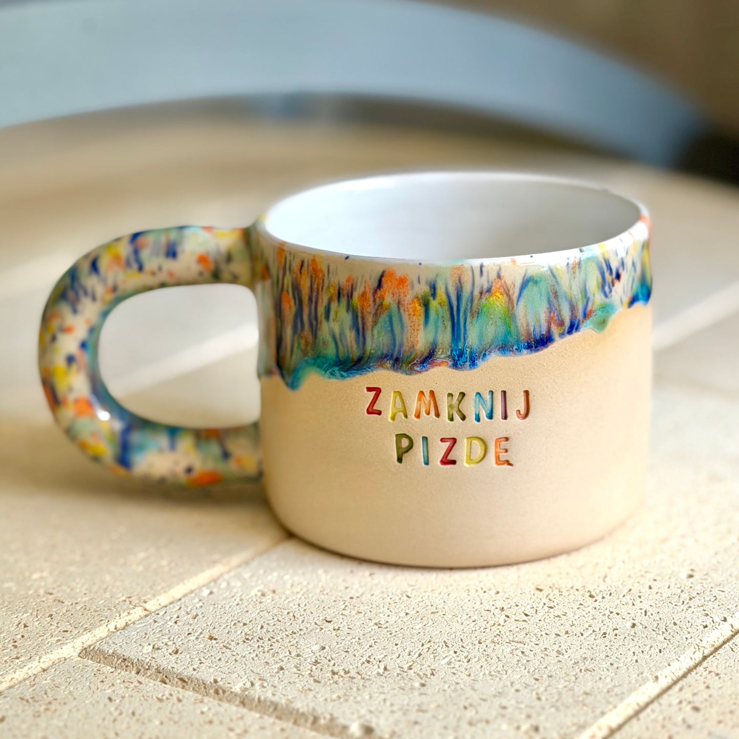 M - Kubek Brzydkie Słowa - Zamknij pizdę - tęcza
