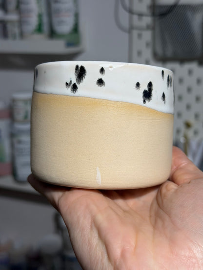 M - OUTLET - Kubek Brzydkie Słowa - Gorzej było brawo bili - jasny