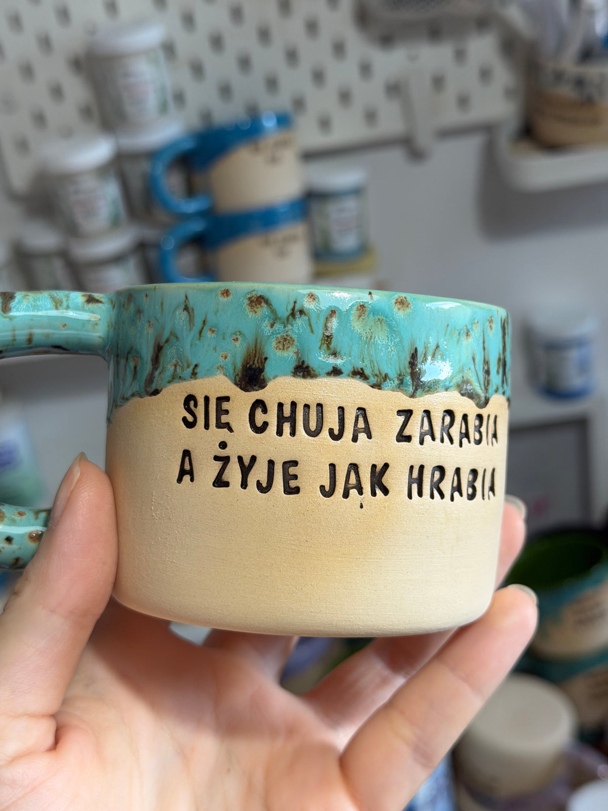 M - Kubek Brzydkie Słowa - OUTLET - Się chuja zarabia a żyje jak hrabia