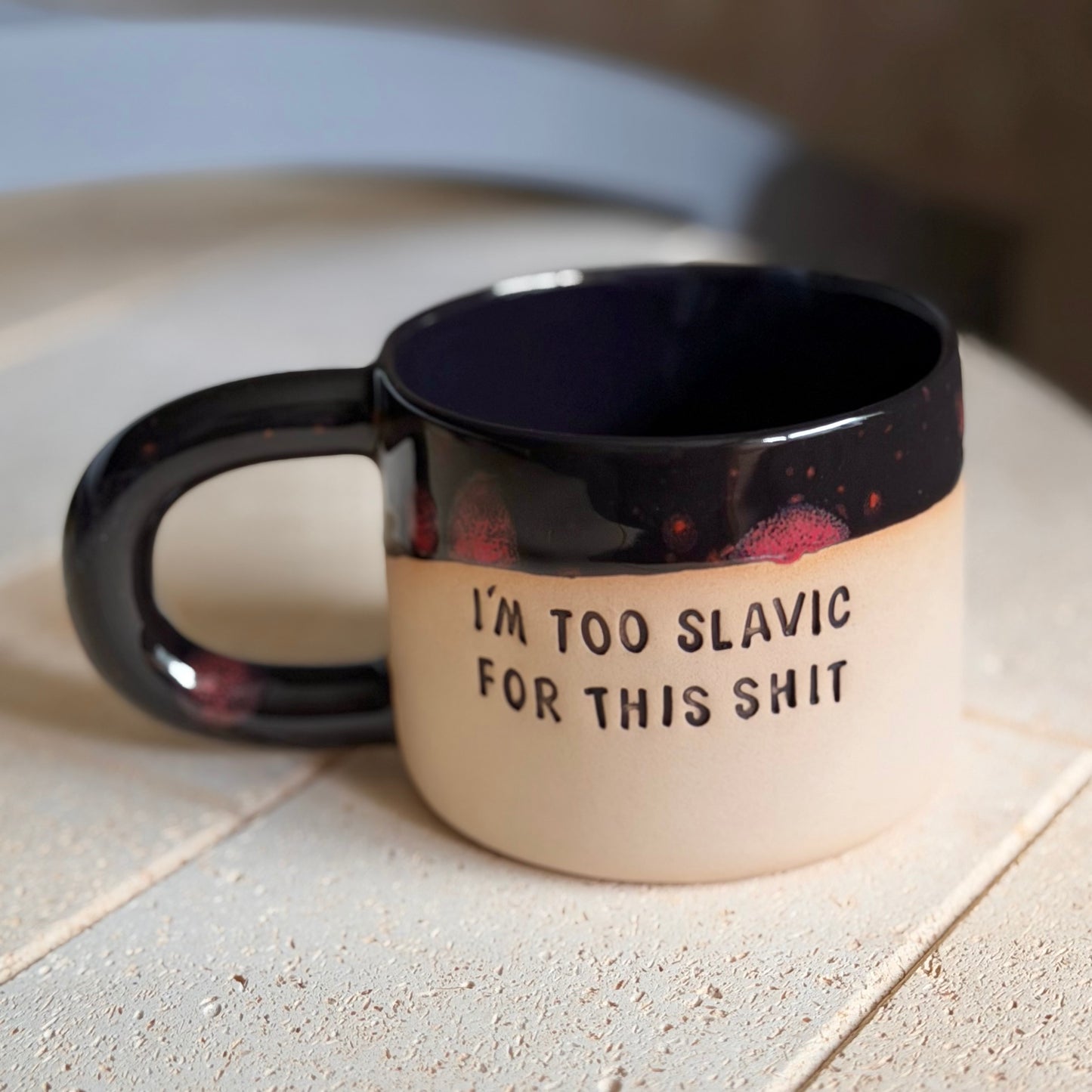M - Kubek Brzydkie Słowa - i’m too slavic for this shit (czarny)