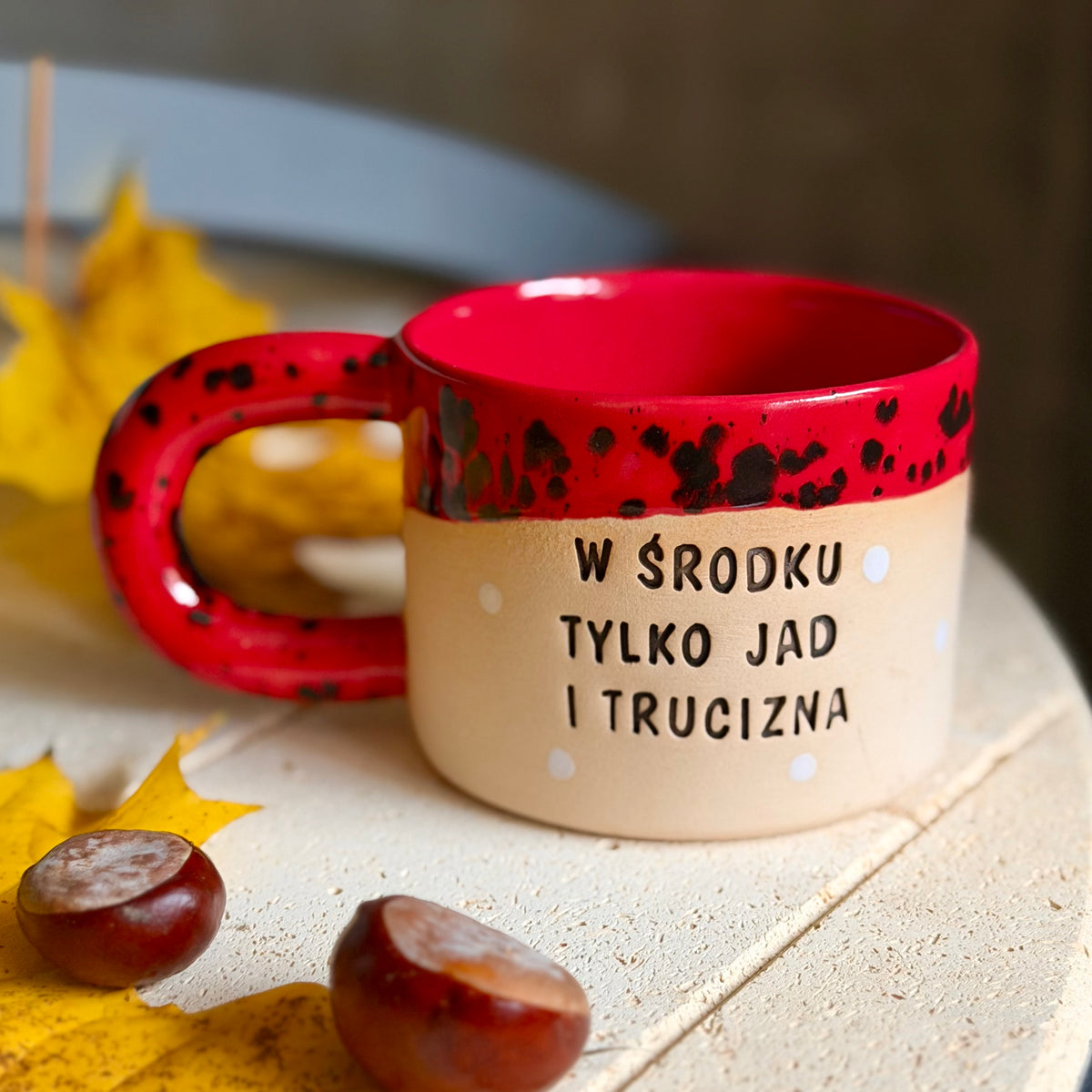 M - Kubek Brzydkie Słowa - malowany - w środku tylko jad i trucizna