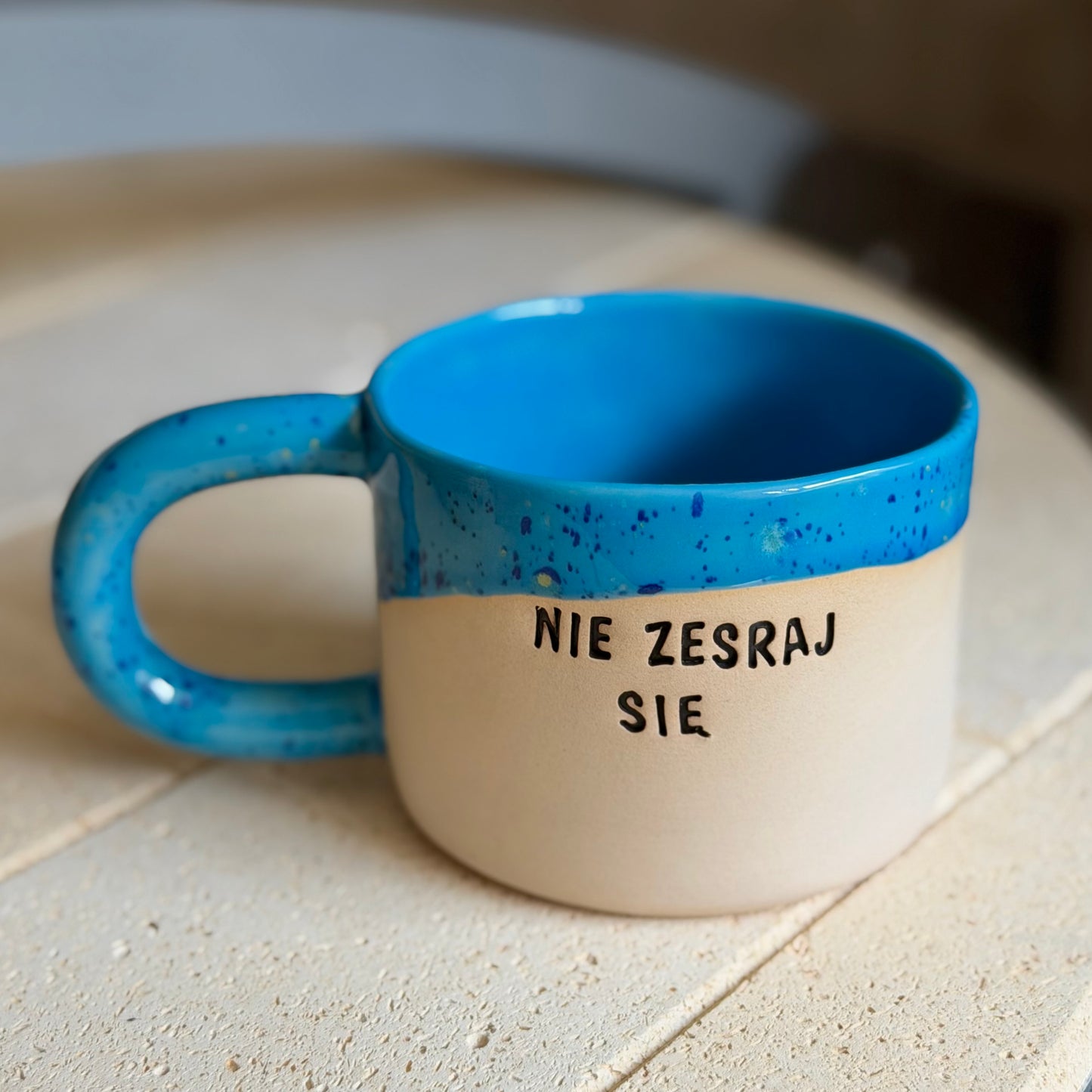 M - Kubek Brzydkie Słowa - Niebieski - Nie zesraj się