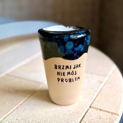 Podróżny - Kubek brzydkie słowa - Brzmi jak nie mój problem (czarny)