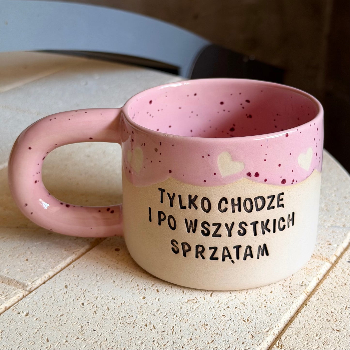 M - Kubek dla Mamy - Tylko chodzę i po wszystkich sprzątam
