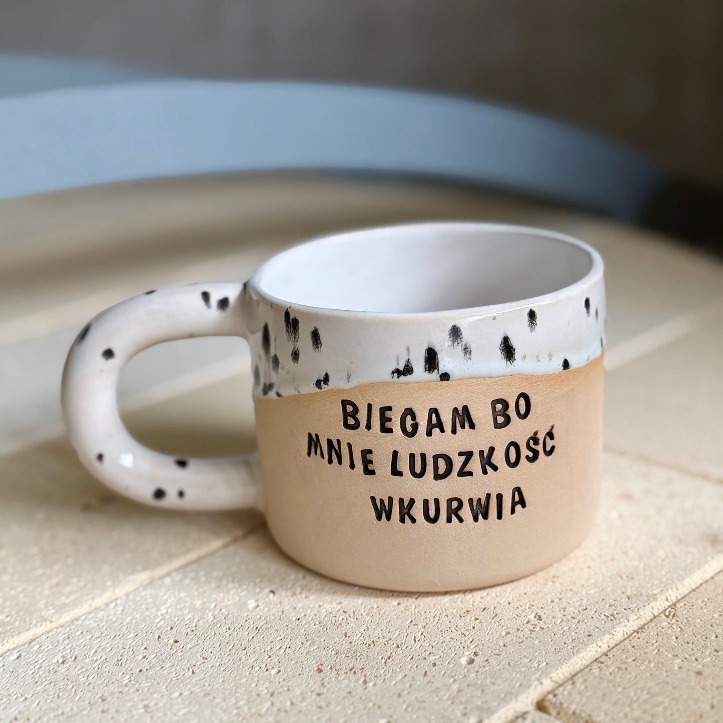 M - Kubek Brzydkie Słowa - Biegam bo mnie ludzkość wkurwia