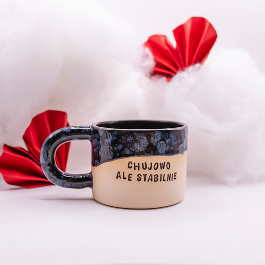 M - Kubek Brzydkie Słowa - Chujowo ale stabilnie - czarny